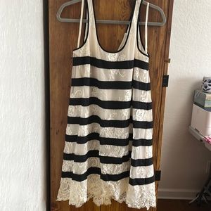 BCBGMAXAZRIA Augustin b&w lace dress size S
